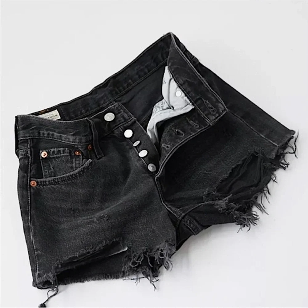 Levi’s 501 High Rise Original Fit Distressed Denim Jean Shorts Wise Up Black - Picture 3 of 16